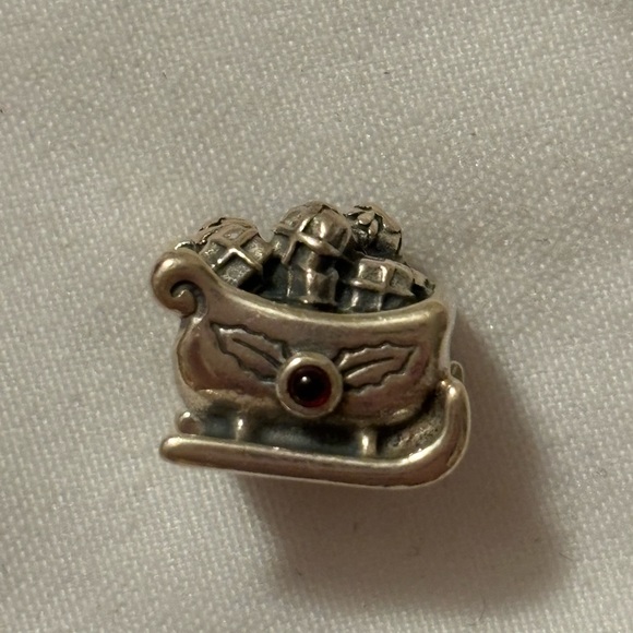 Santa’s Sleigh Charm - Picture 3 of 4